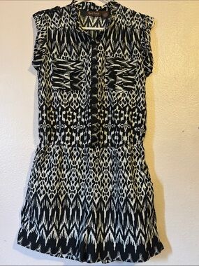 Womanโs Black and White Pattern Romper, Elastic Waist, Shorts w/ Pockets, Size M